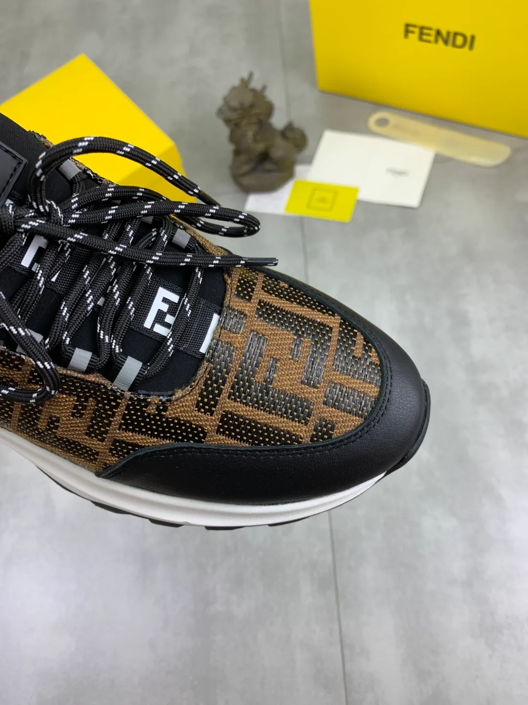 ​Men's shoes 💰P440 💰【New】Little monster 🆘 New FENDI 🕶️🕶️Simple routing effect, showing an elegant and cool driving shoe 🎬Using imported calfskin + first-layer pigskin lining🐂Excellent material🎬Detailed workmanship 🤗Comfortable foot feel➰➰. ​Pair it with any outfit to show your taste and temperament, low-key luxury ♻️Design ​simple and elegant ​noble and fashionable 🍃​Very loved and favored by trendy men 💓❤️Size: 38-44 (45 customized) 3️⃣ colors available